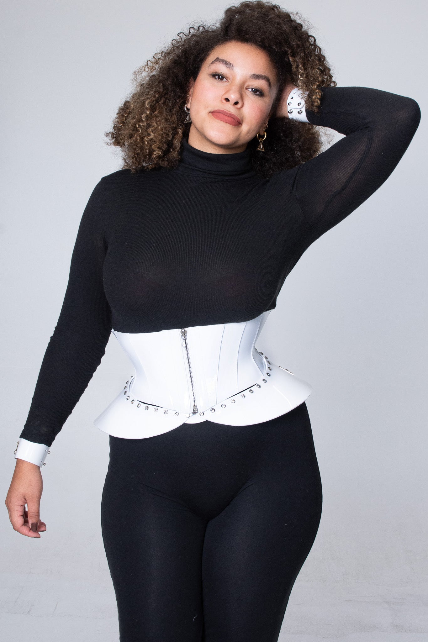 Violetta corset belt in shiny white: A versatile accessory for enhancing your silhouette