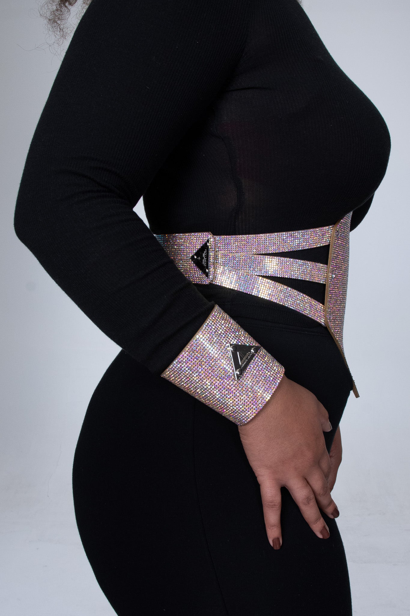 Embrace joy and confidence with the vibrant multicolor TRISQUARE belt, tailored to accentuate your curves and elevate your look.