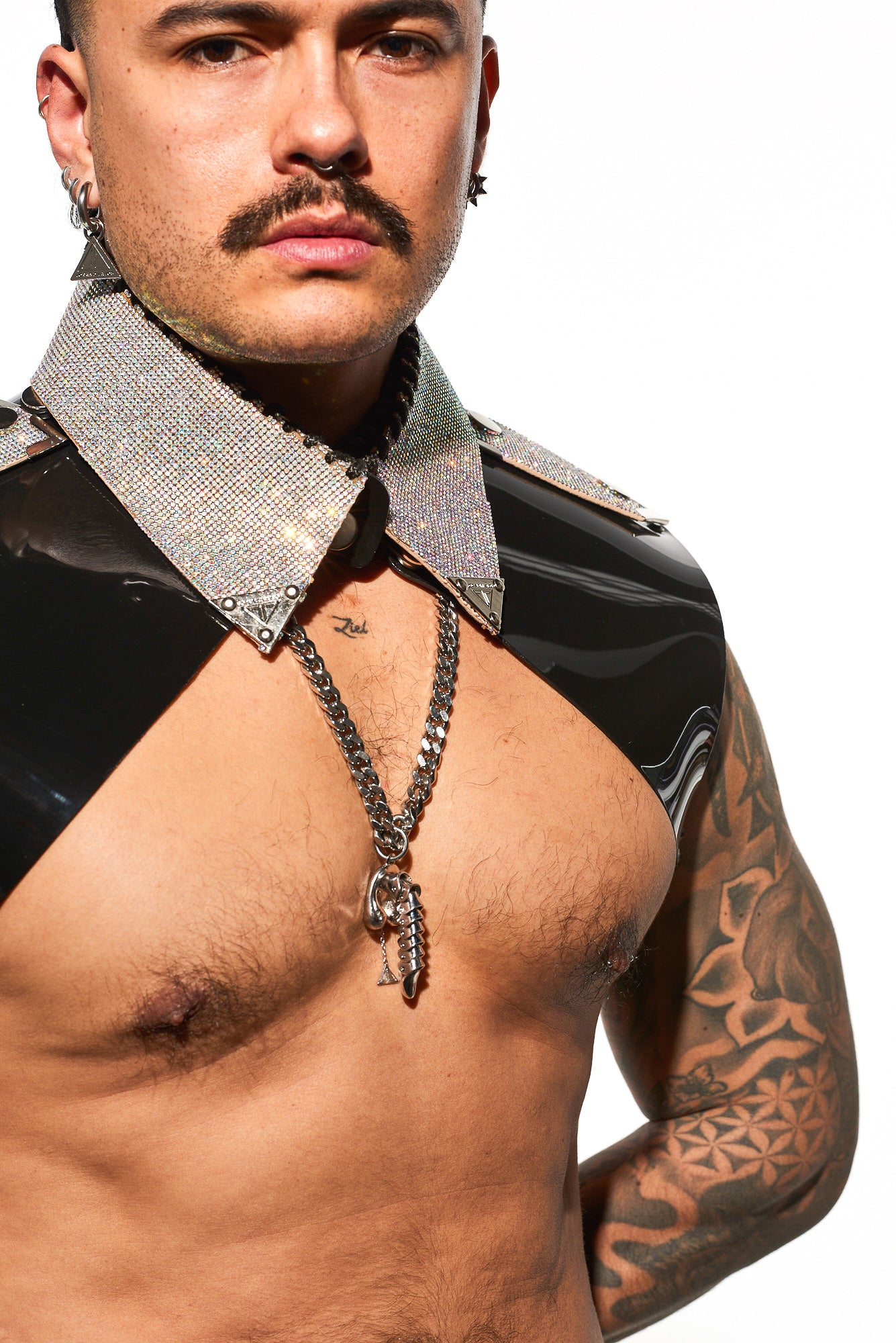 ARNOLD set black vinyl and crystal accessories