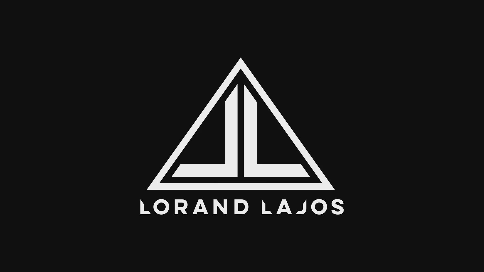 Load video: Lorand Lajos Fashion show at KBB in Munich