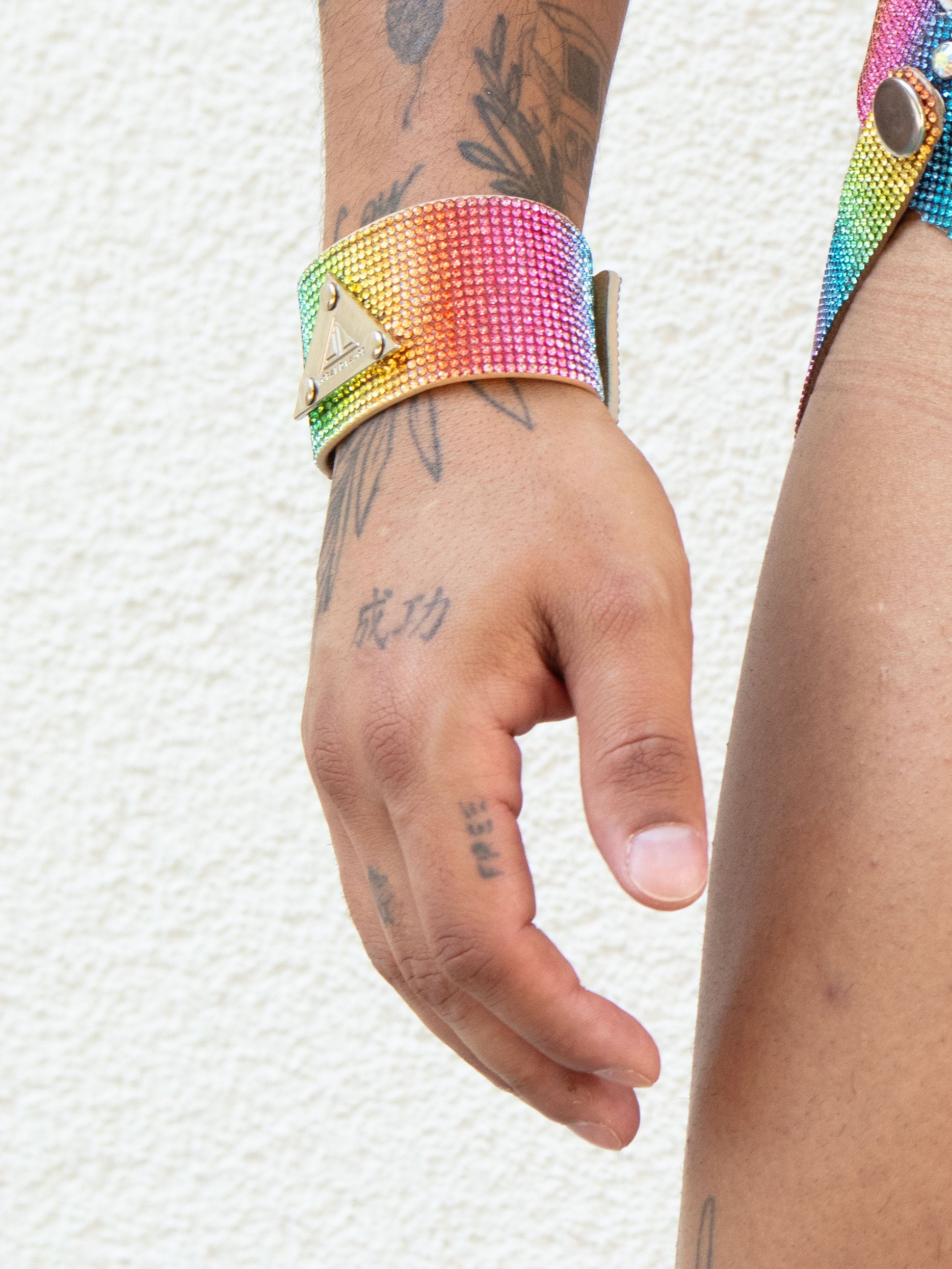 CUFF LOGO RAINBOW