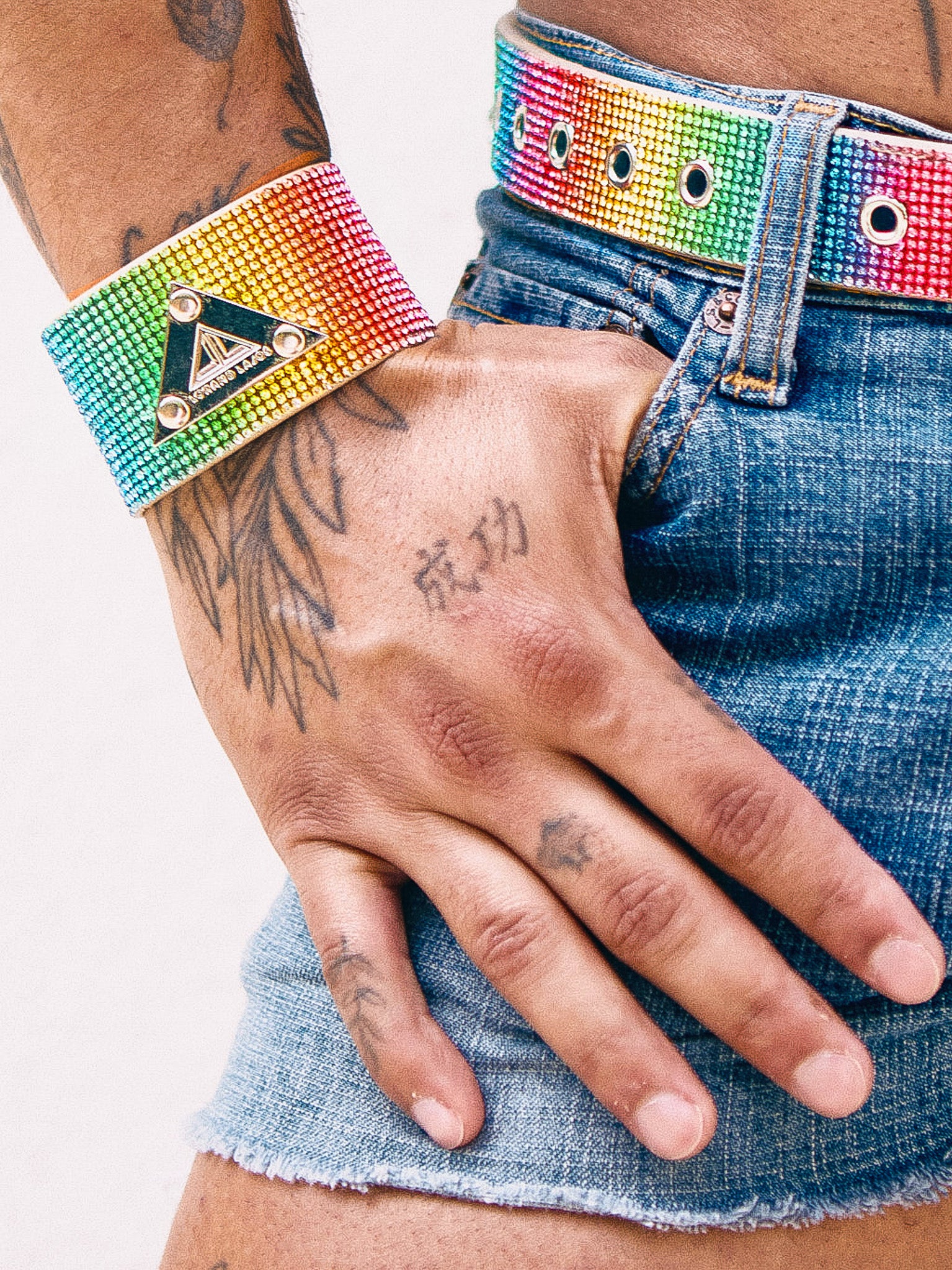CUFF LOGO RAINBOW